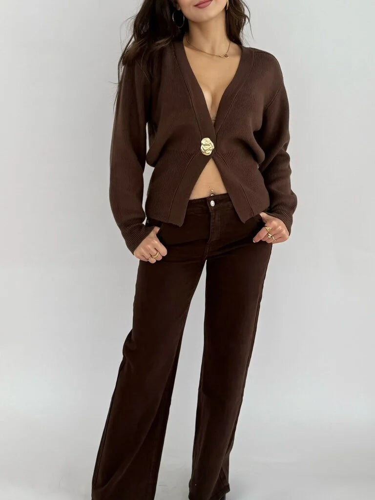 "Fiona" pull with big button