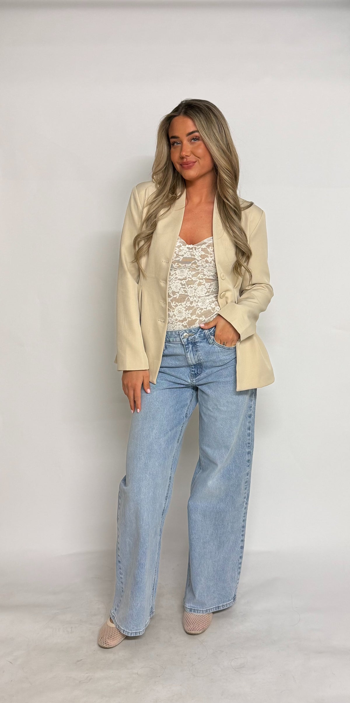 “Jayda” Wide leg jeans with a stylish waistband