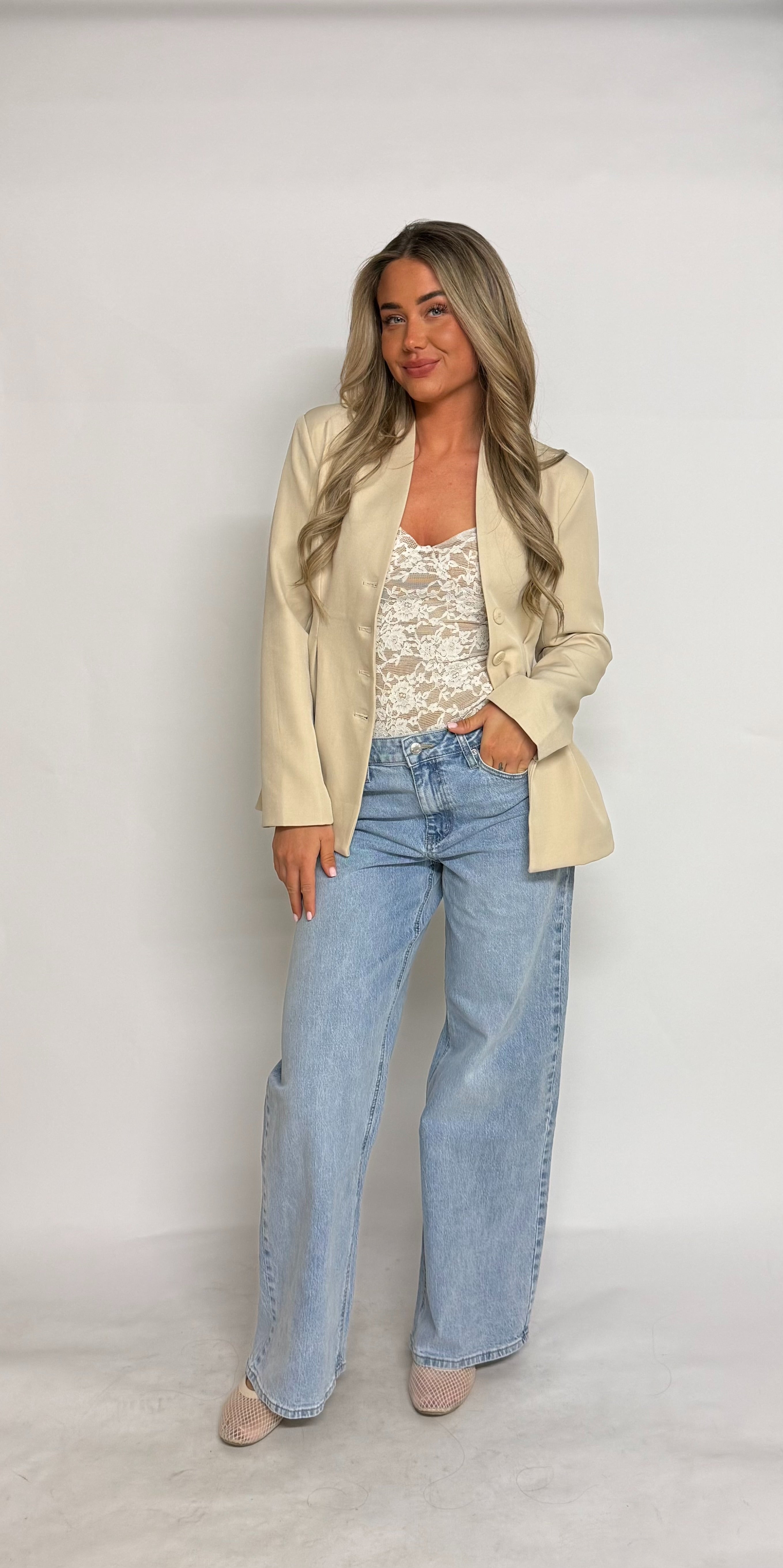 “Jayda” Wide leg jeans with a stylish waistband
