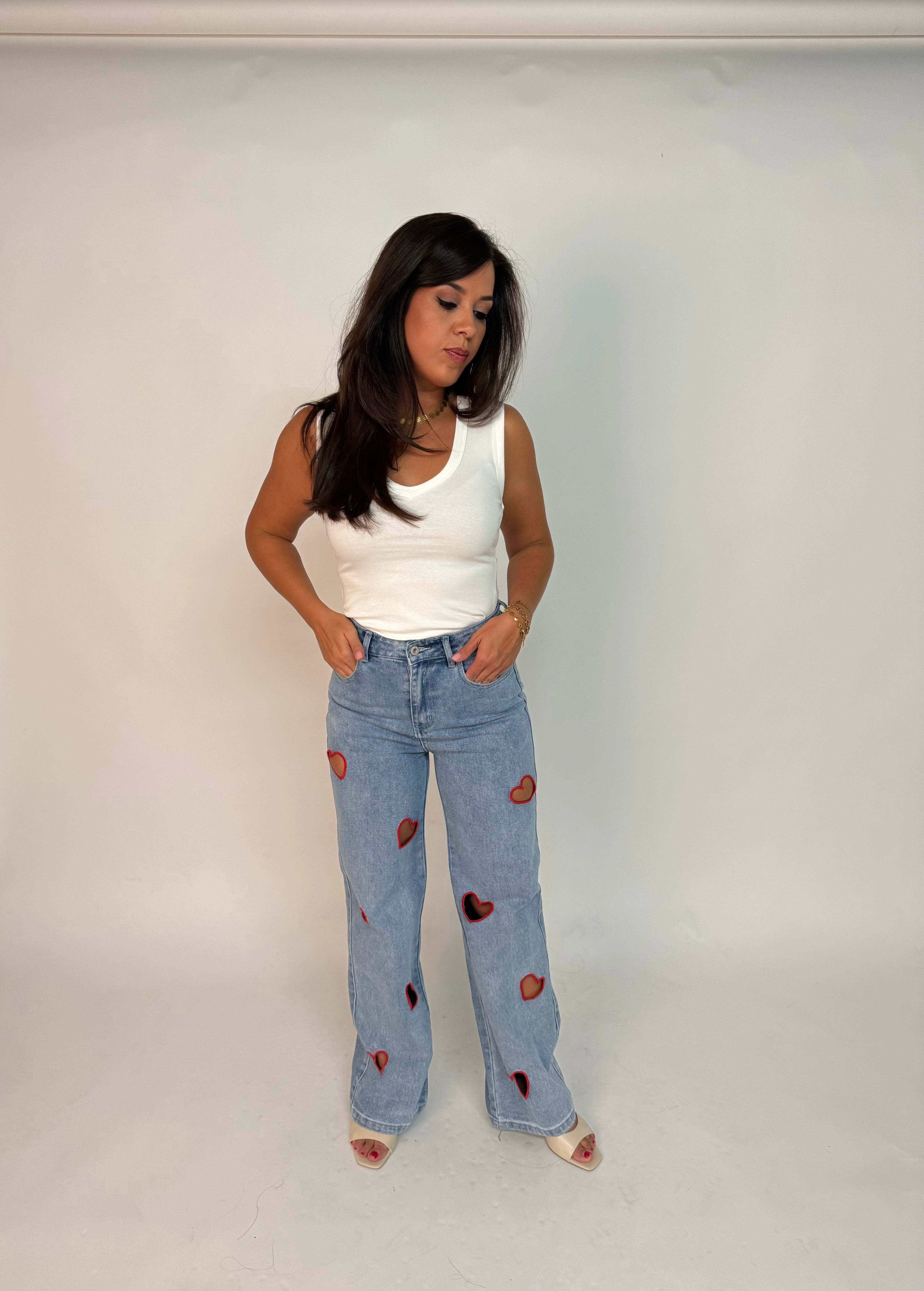 “Amilia” basic top v-neck