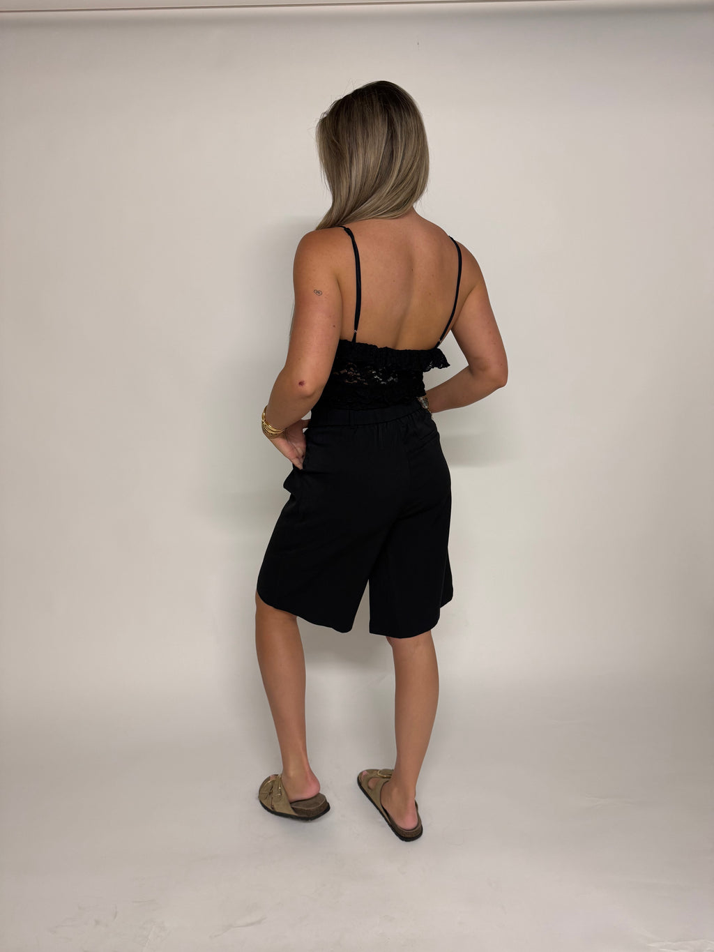 “Davina” black pantalon Bermuda