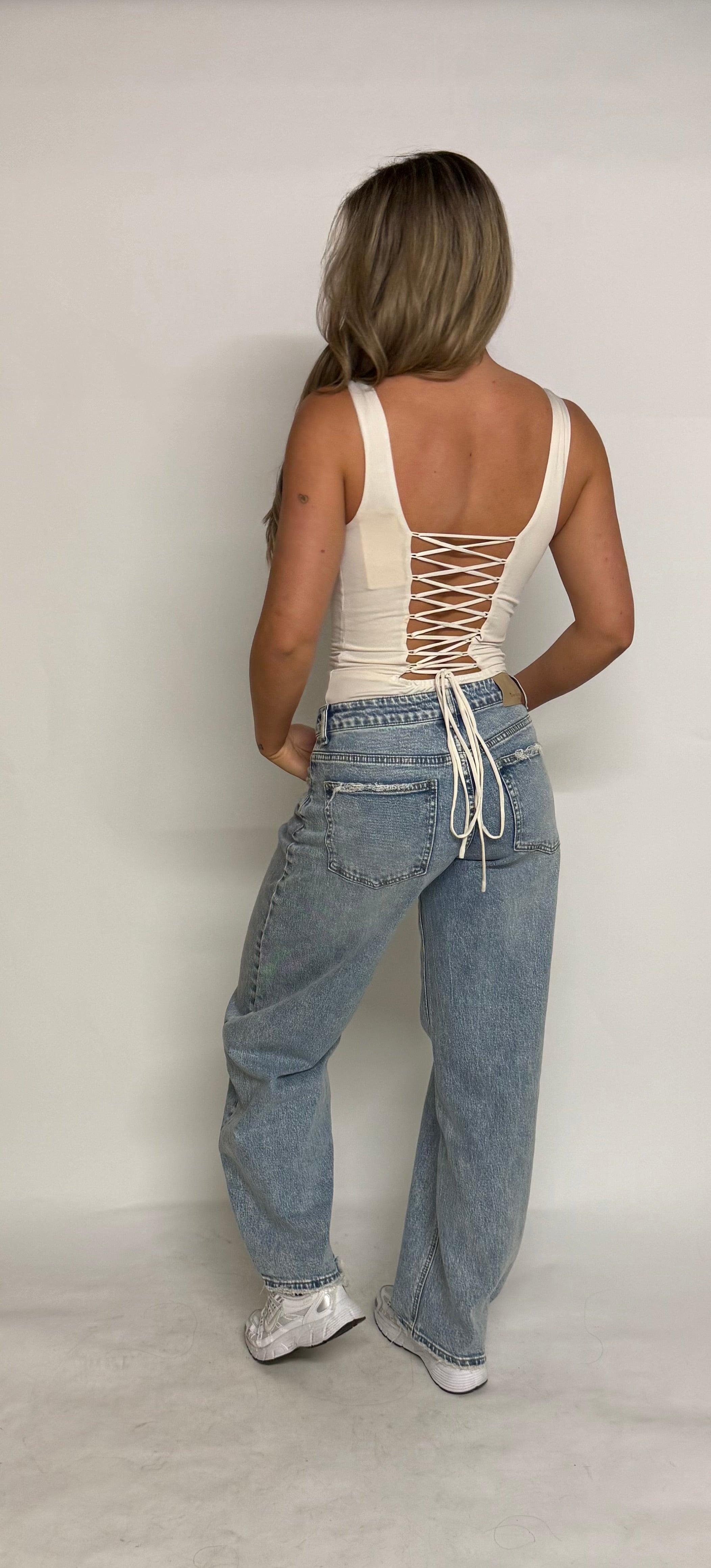 “Noeh” barrel light blue jeans