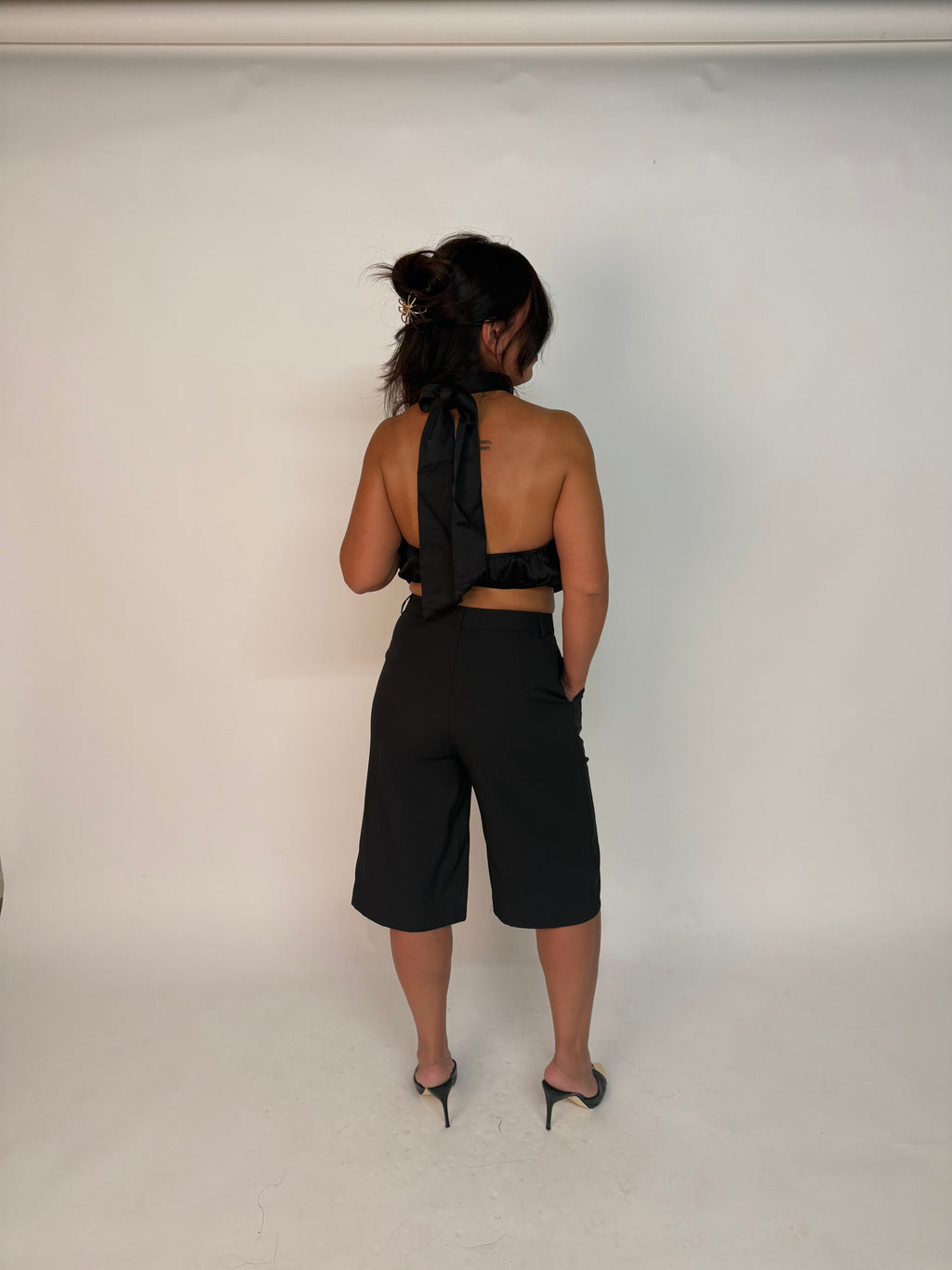 "Naomi"Satin-look halter top