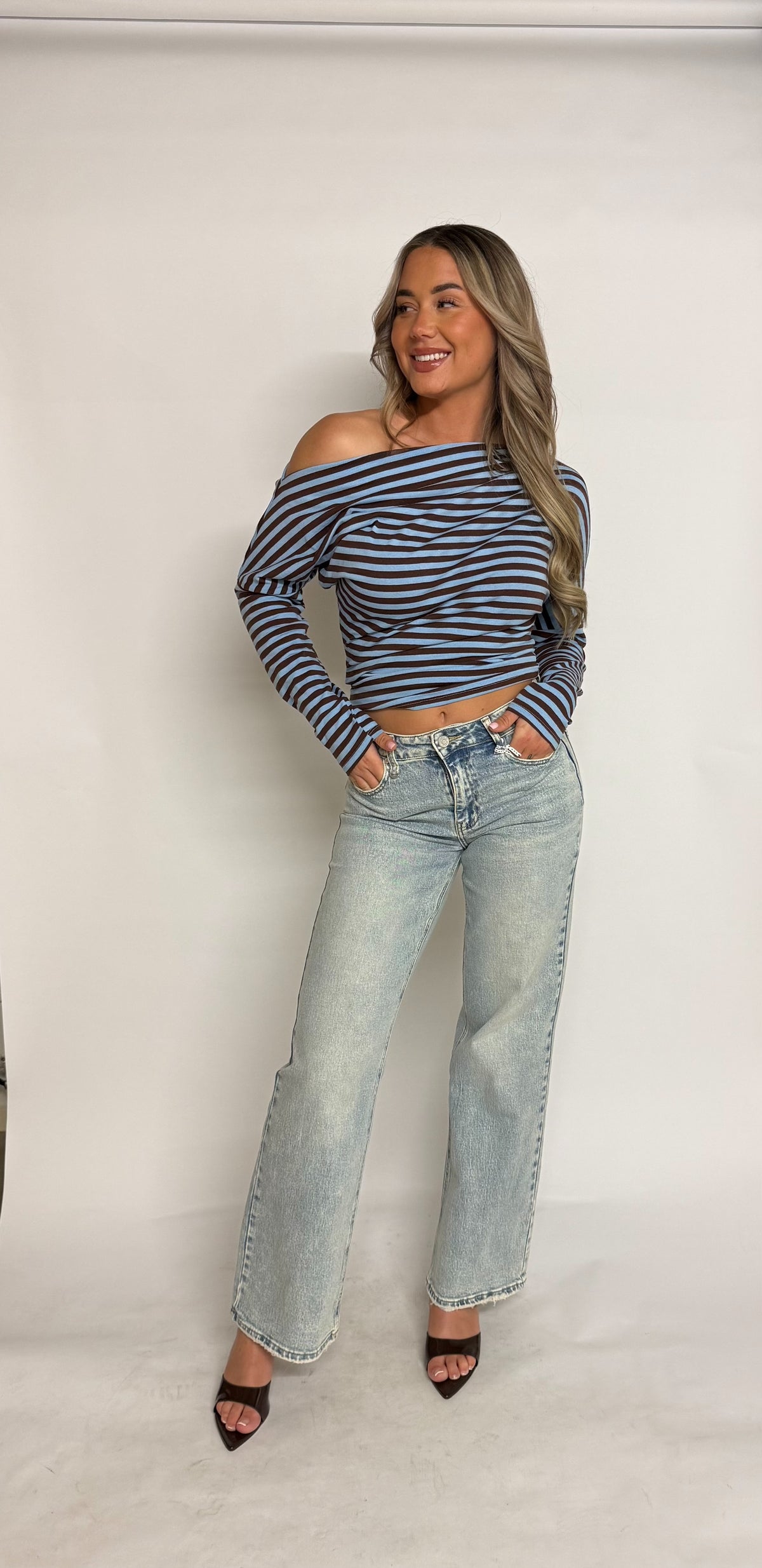 "Zoe" Wide leg mid waist jeans