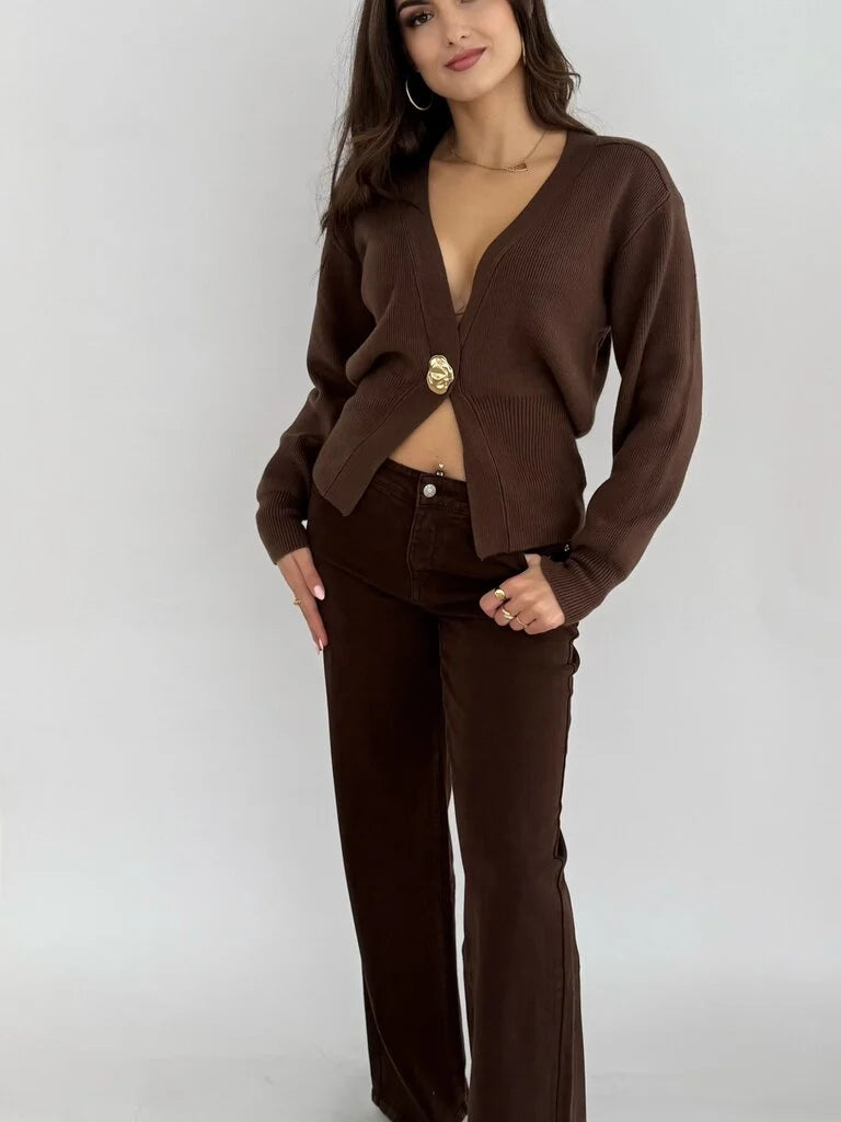 "Fiona" pull with big button