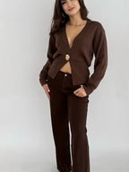 "Fiona" pull with big button