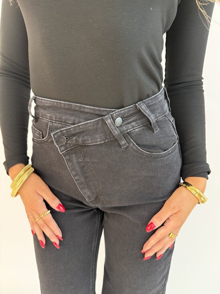 "Lyda" straight leg krisskross button